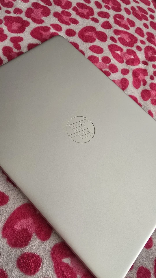 Computadora Portátil HP 14", AMD Ryzen 3, 4GB RAM, 128GB SSD, Windows 11 Foto 2 de 4