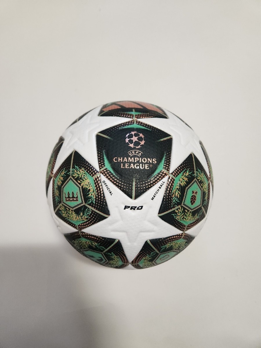 adidas Champions League Pro サッカーボール Amazon.co.jp: adidas UCL Pro ウィンターサッカーボール - 視認