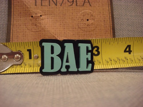 TEN79LA BOUTIQUE DESIGNER BAE BABY SWEETIE PLASTIC LAPEL PIN - BRAND NEW - Picture 4 of 8
