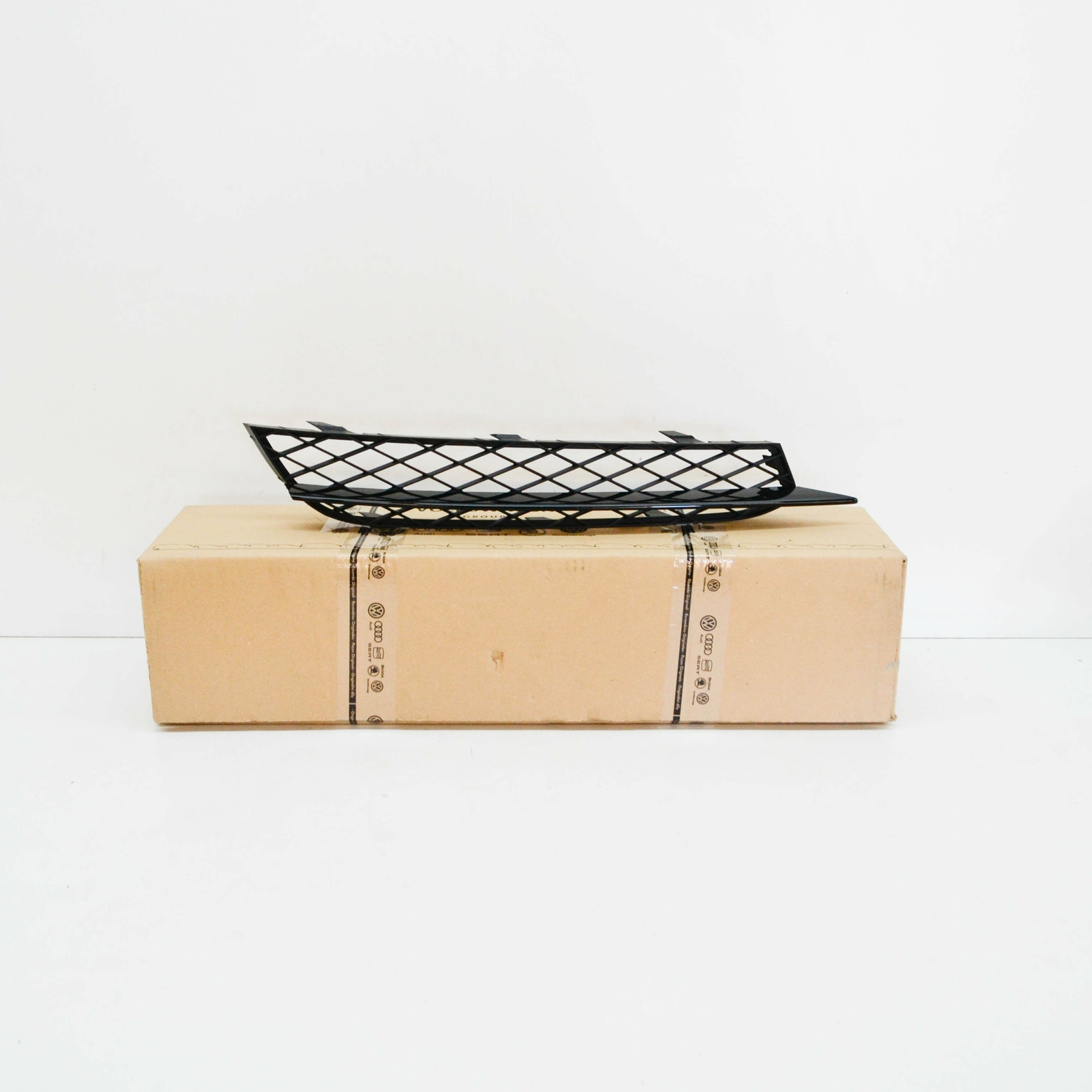 Audi OEM 14-15 R8 Front Bumper-tow Eye Cap Cover 420807205T94 for  