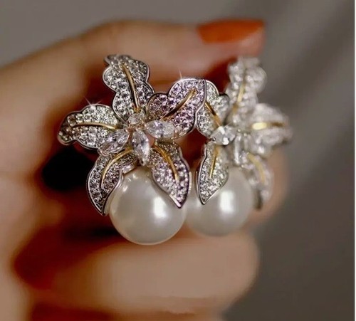 Pendientes Zara flor color perla con delicadas hojas de plata precio de venta - Imagen 4 de 4