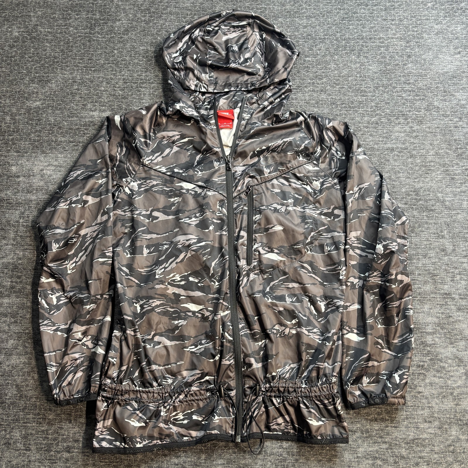 Nike Men's M Camo Windrunner Jacket Full Zip Hooded Activewear Camouflage Medium