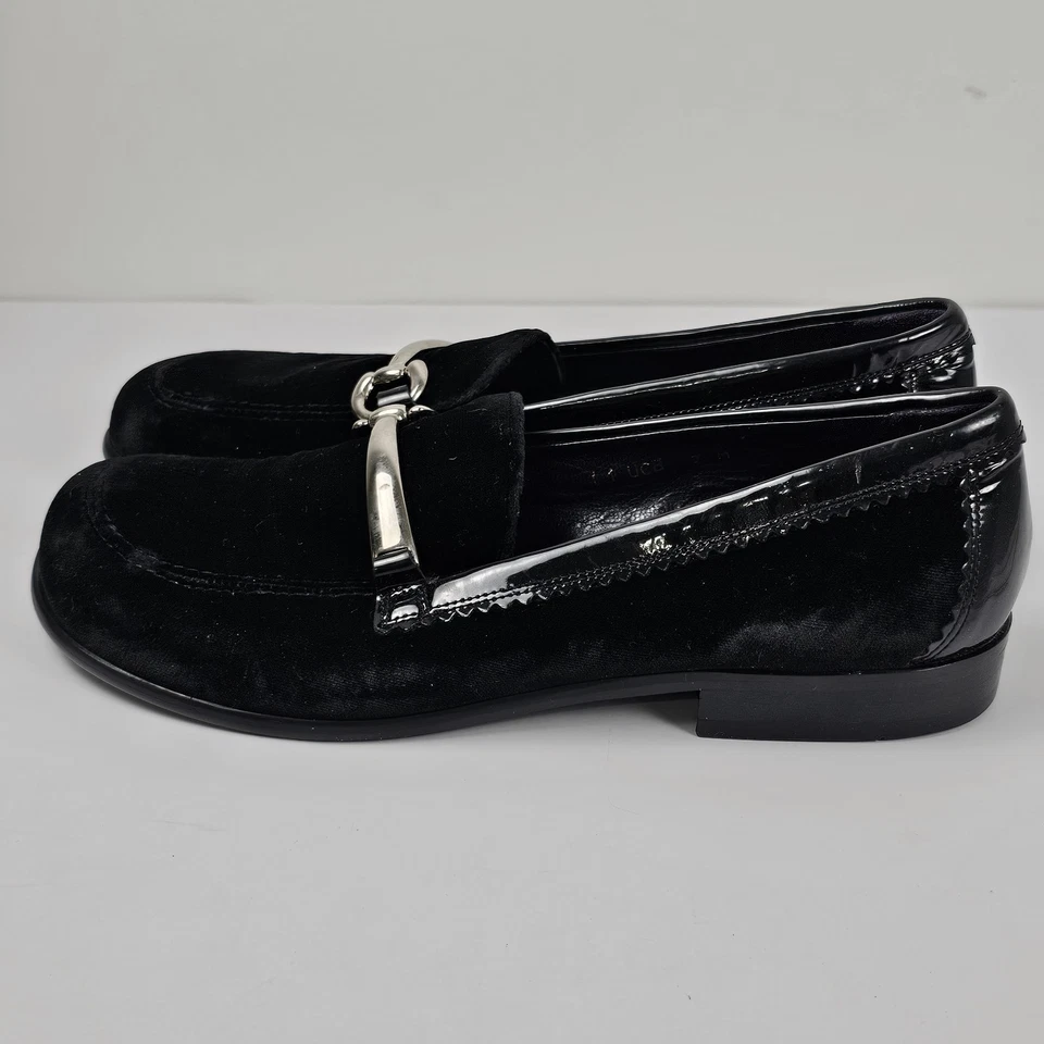 Mocasín Donald J Pliner de gamuza negro talla 7M barra plateada negro charol ribete en el tacón Foto 3 de 4