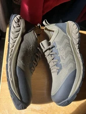 KEEN Arvada Shift Work Sneaker Men 8 1/2 Carbon Toe Utility Martini Olive Green