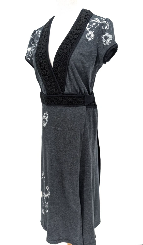 VTG Y2K Chulo Pony Asian Inspired Floral Cottage Boho Gray Wrap Dress Medium - Image 2 of 4