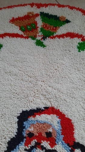 Vintage Christmas Latch Hook Rug Santa & Bell Design Round 37 inches - Picture 6 of 8