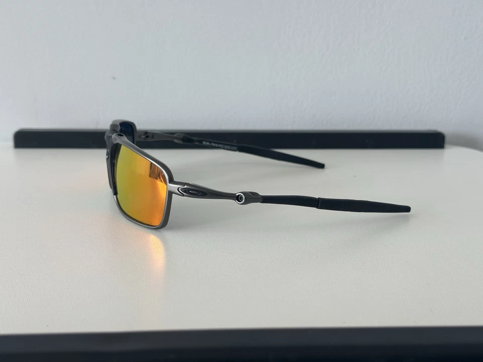 Gafas de sol polarizadas Oakley Badman con marco de metal lentes anaranjadas Foto 2 de 4