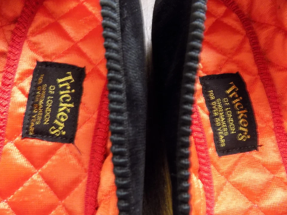 Zapatillas Mocasines De Colección Tricker's Of London Motivo Corona Terciopelo Negro Talla 8 Acolchadas Foto 3 de 4