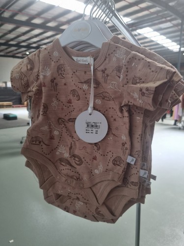 FOX AND FINCH Armadillo Print Short Sleeve Bodysuit Baby Size 0 NEW WITH TAGS - Picture 2 of 2