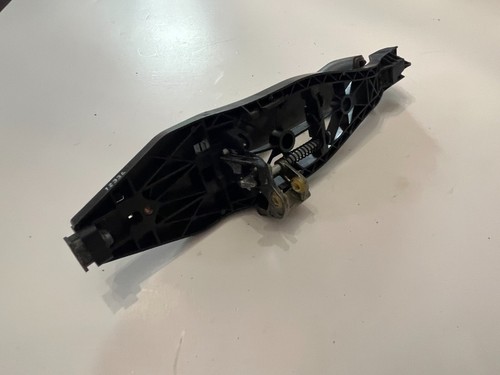 2003 - 2014 Volvo XC90 Right Rear Exterior Door Handle & Mounting Bracket - Picture 10 of 11