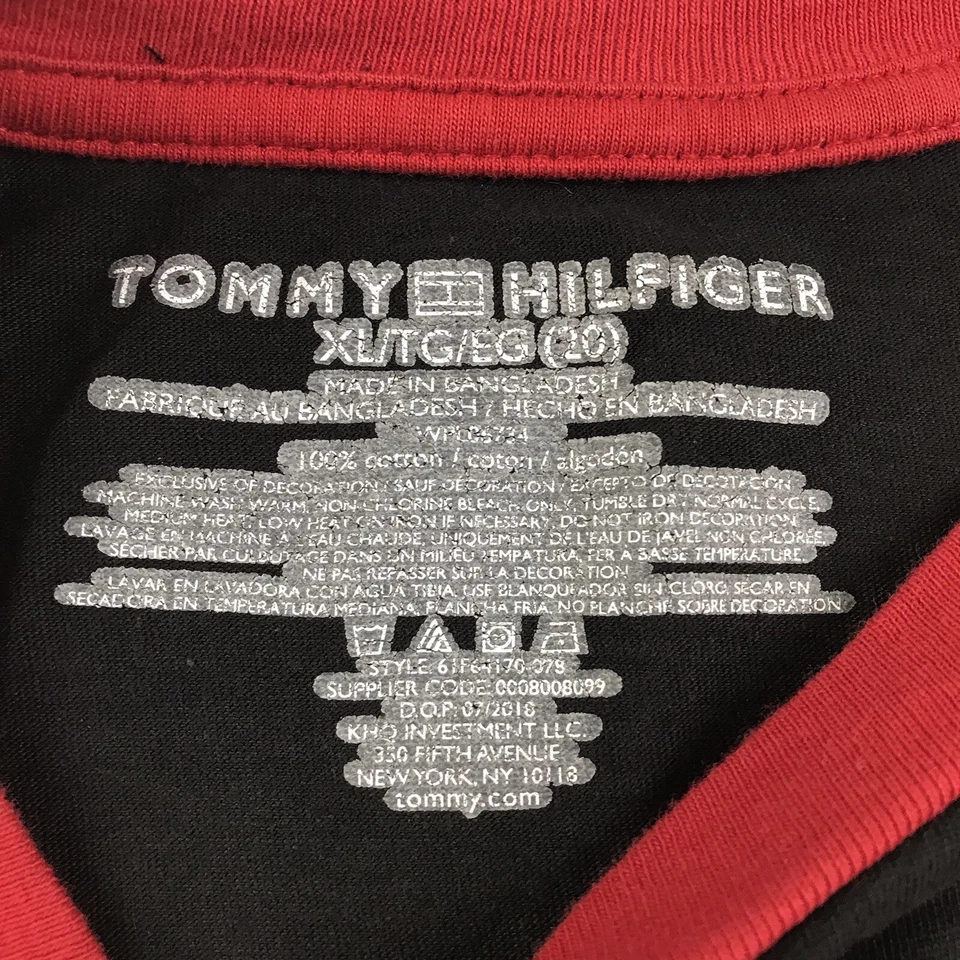 Camisa Tommy Hilfiger Juvenil XL (20) Negra Roja Gráfica Camiseta Mangas Largas Niños Foto 3 de 4