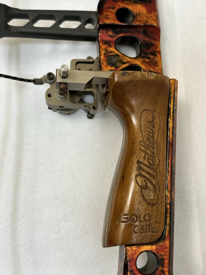 Matthews OVATION Solo Cam Compound Bow  60 POUND DRAW HUNTING LEFT HANDED - Image 4 of 4