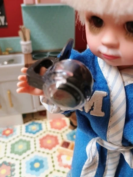 Madame Alexander 8" ÚLTIMA taza de DIORAMA CAFÉ Foto 4 de 4