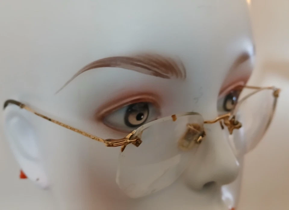 Anteojos antiguos con borde dorado rellenos de oro 12K - con estuche original Foto 4 de 4