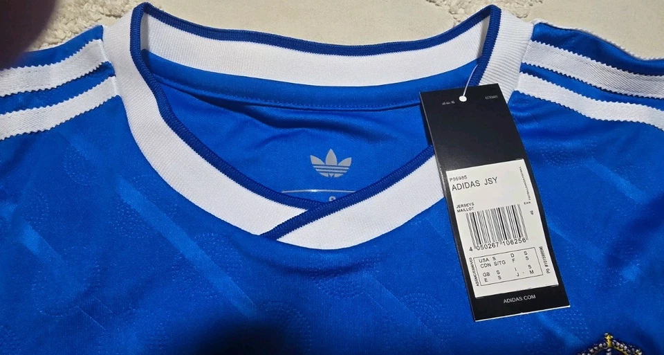 Camiseta de fútbol Adidas Real Madrid azul y blanco #RealMadrid #Fútbol #mbappé Foto 3 de 3