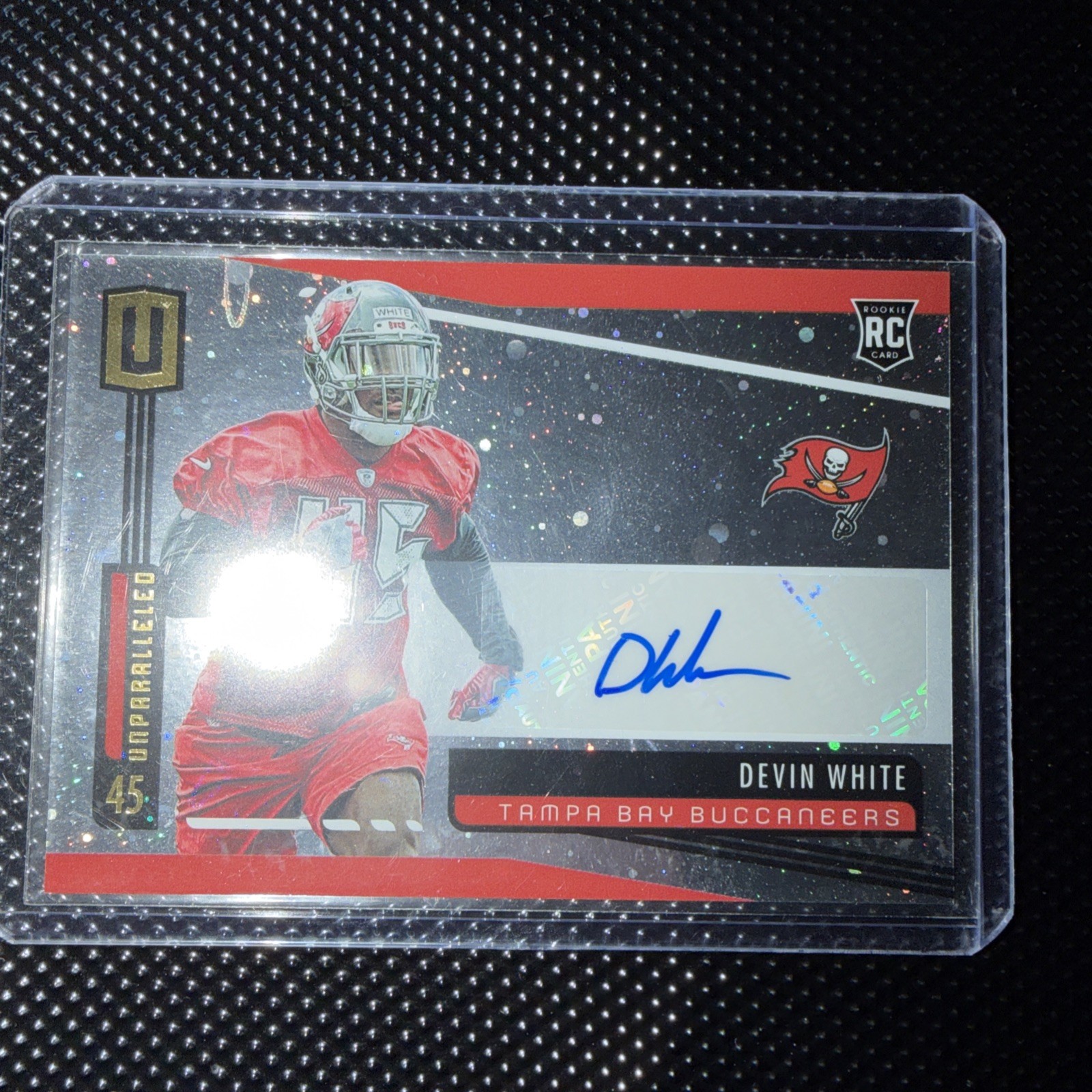 2019 Panini Unparalleled - Rookie Devin White #205 Cosmos Signatures (AU, RC)