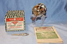 VINTAGE PFLUEGER AKRON #1893L Casting Reel & Box Paper guide Vintage 1961