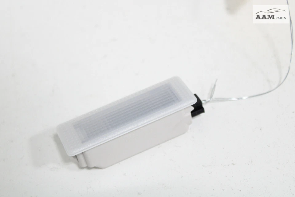 BMW 335I XDRIVE 328I F30 2011-2018 luz de puerta del lado del pasajero delantero derecho OEM Foto 2 de 4