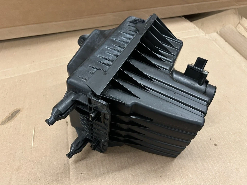 2007 ford escape air box cleaner 2.3L 2005-2007 - Image 2 of 4