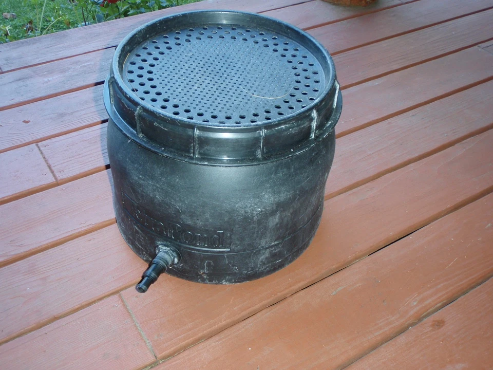 Tetra Pond Submersible pond filter with Bio-media and 2 filters pads - Image 2 of 3