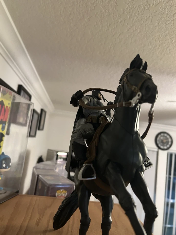 Mcfarlane Batman cabalgando a caballo, el regreso del caballero oscuro de Frank Miller Foto 4 de 4