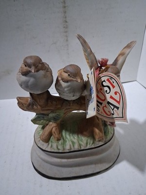 Vtg Jonathan Byron Porcelain Music Box ''April Love'' Three Birds on Branch READ