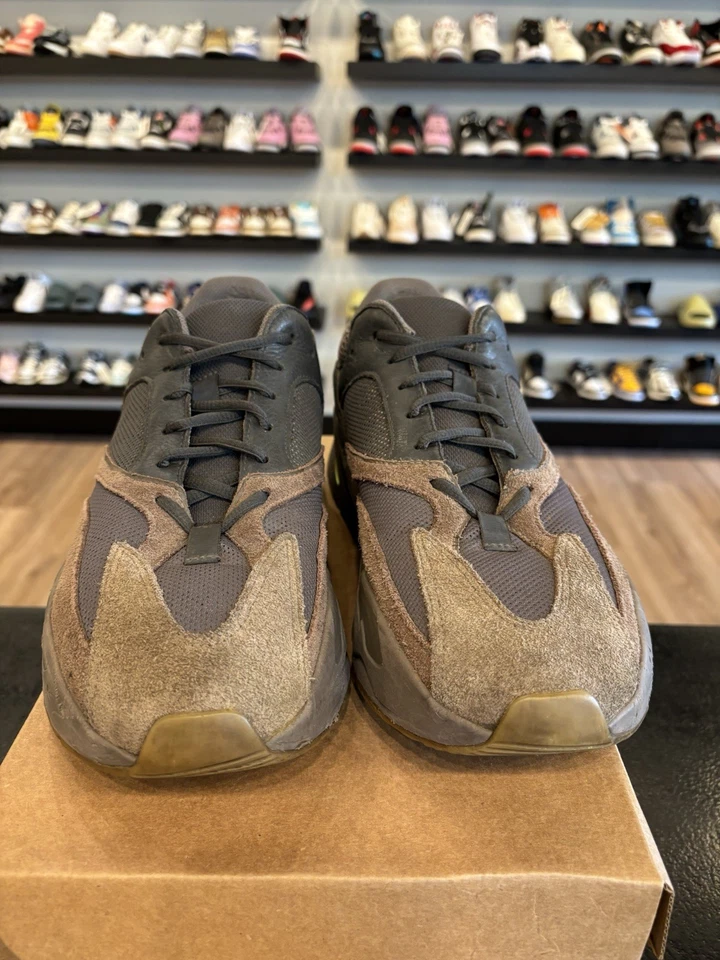 Adidas Yeezy Boost 700 V1 Malva Talla 12 Usado EE9614 Marrón Foto 2 de 4