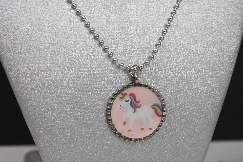 Collar de cuentas colgante de unicornio para niñas estilo tapa de botella plata rosa arco iris encanto H Foto 3 de 4
