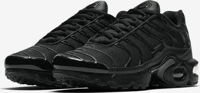 black junior trainers size 4