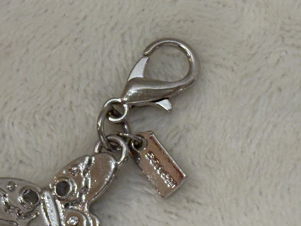 COACH ~ Mini Llavero Anillo Bolso Dije FOB Colgante ~ Mariposa Plata ~ Usado en Excelente Condición! Foto 4 de 4