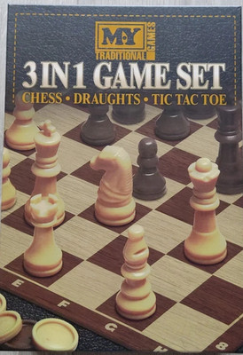 Meine traditionellen Spiele 3 in 1 Spiele Set Schach Figuren Tic Tac Toe Brandneu