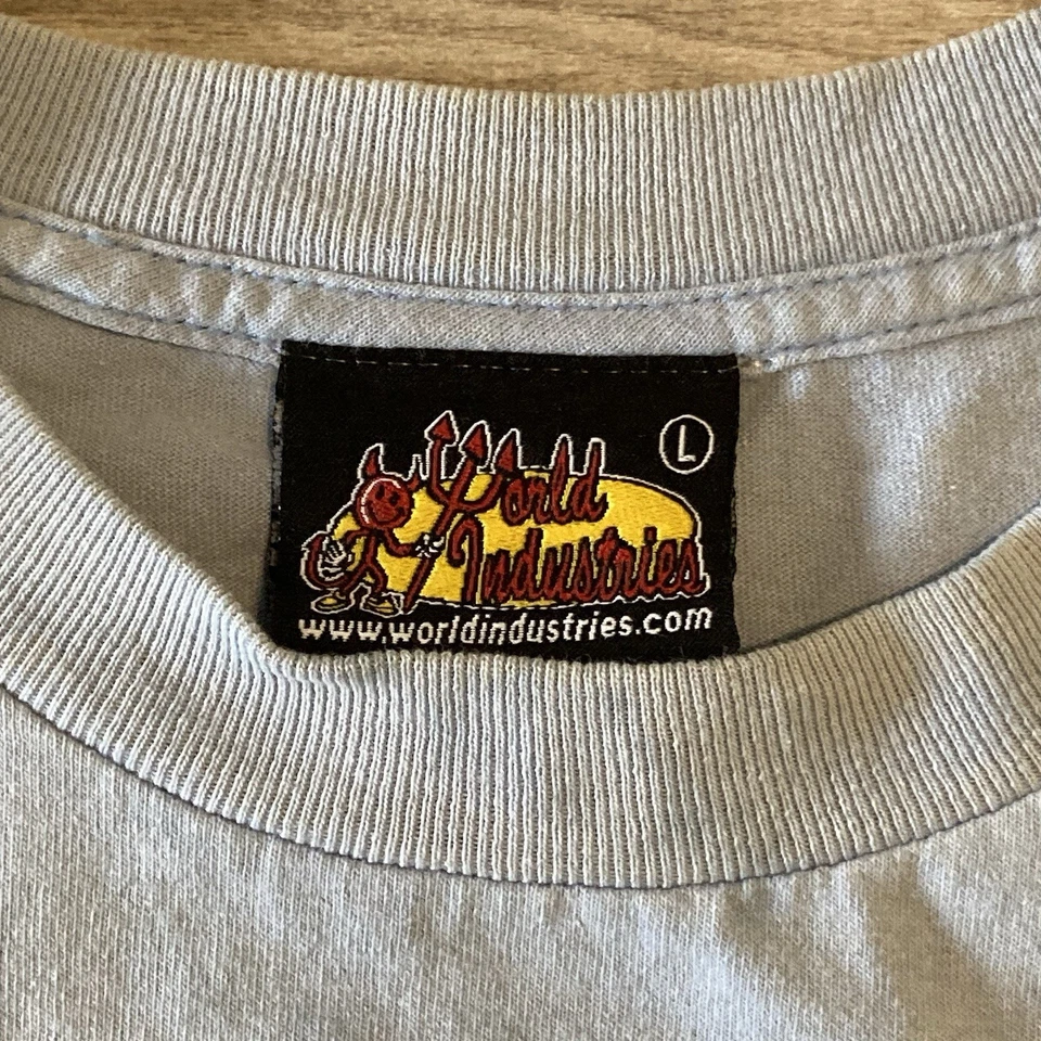 vintage World Industries flameboy vs wet willy science lab beaker skate tee M - Image 3 of 4