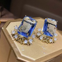 Innolea Blauer Statement-Ohrstecker Mit Zirkon-Halo Aus Kupfer – Goldton