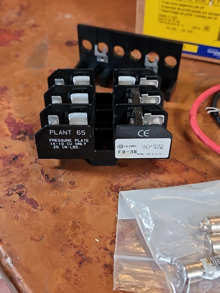 Bloque de fusibles abierto cuadrado D 9070FB3B 1 pieza, clase CC UL, 3 polos Foto 3 de 4