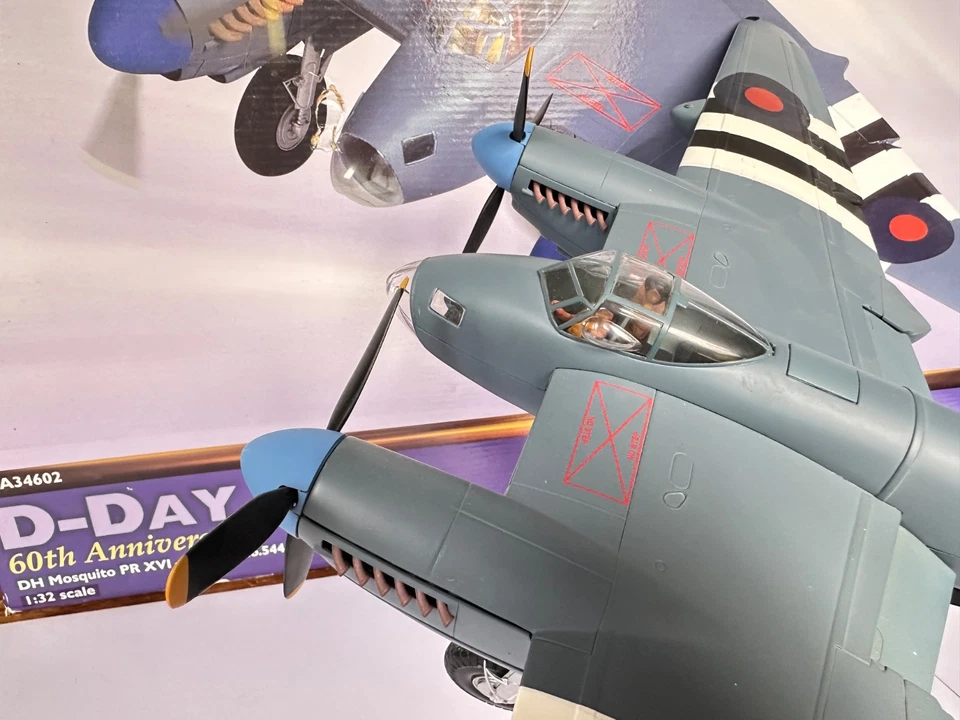 Corgi AA34602 1:32 DH Mosquito PR XVI-NS502, NO544 SqRAF Benson 1944 день 60-е - Изображение 3 из 4