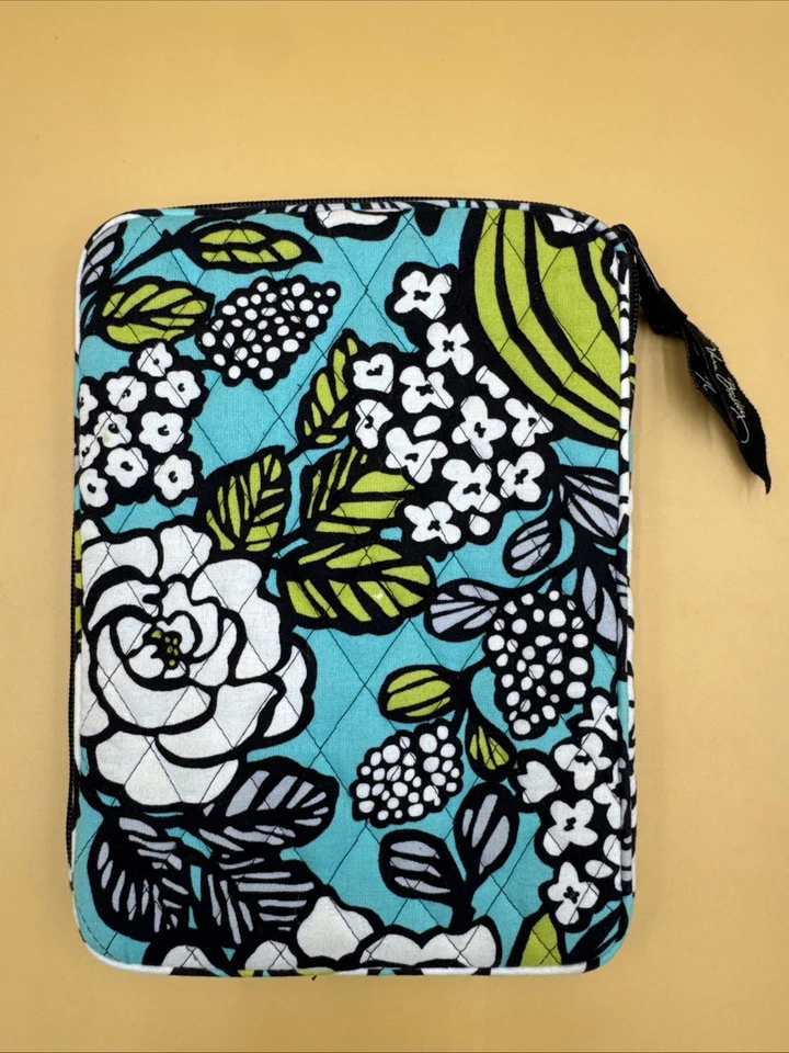 Capa para iPad Vera Bradley, Verde-azulada Branca, Design Floral, Capa Macia 8,5"×6" Excelente Estado Usado! - Imagem 2 de 3