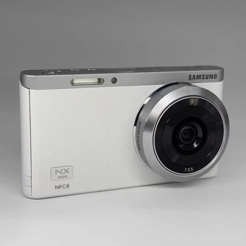 Cámara Samsung NX Mini blanca de 20,5 MP con lente zoom NX-M 9 mm Foto 2 de 4