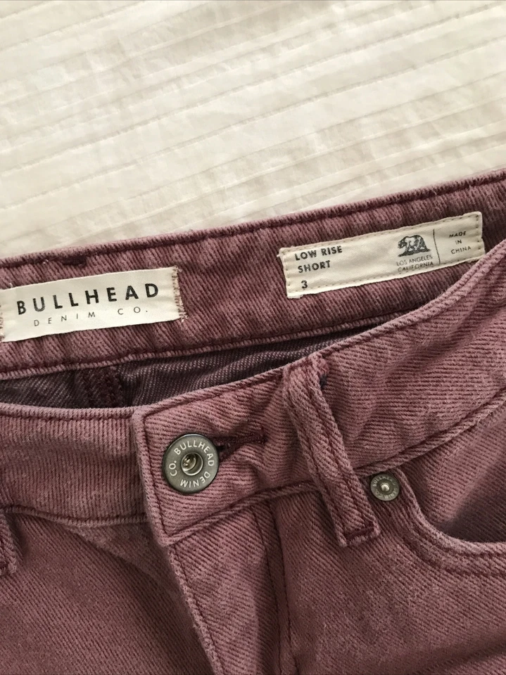 Женские джинсовые шорты BULLHEAD размер 3 бордовые с низкой талией. Карманы 100% хлопок - Изображение 2 из 4
