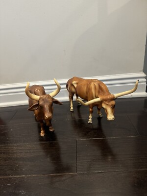 (2) Early 60's-70's Breyer TEXAS LONGHORN & BRAHMA ￼BULL Tan&Wood Grain Vintage