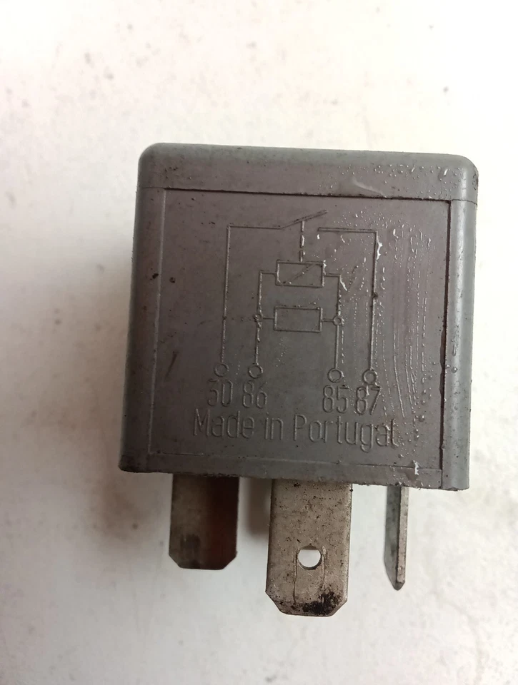 8D0951253A Relais Seat Skoda Audi Volkswagen golf 5 touran Passat Leon - Photo 4/4
