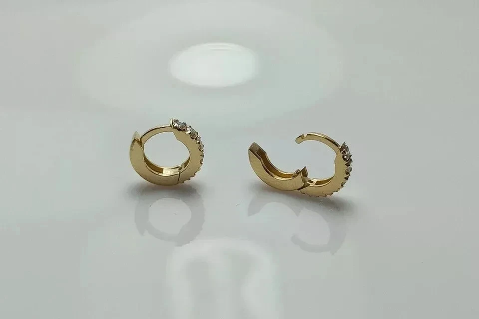 1Ct Round Cut Moissanite Men & Women Huggie Hoop Earrings 14k Yellow Gold Plated - Image 4 of 4