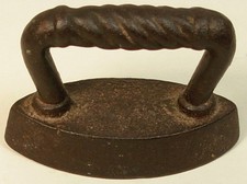 MINIATURE ANTIQUE TOY CAST IRON SAD IRON NICE PATINA