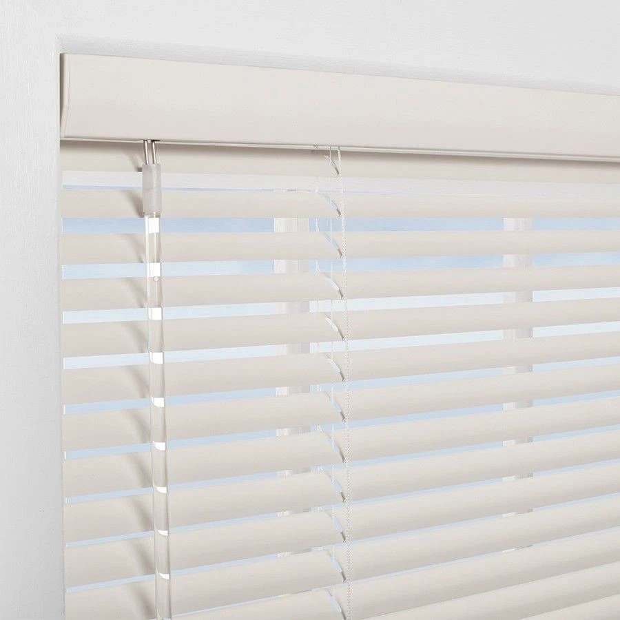 Mini persianas de vinilo blanco de 1 pulgada LEVOLOR 58 pulgadas Act 57,5 pulgadas x 64 pulgadas OFERTAS POPULARES 169281 Foto 2 de 4