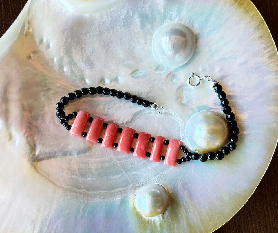 Bracciale a "listelli" di vero corallo rosso del mediterraneo e pallini di onice - Immagine 2 di 4