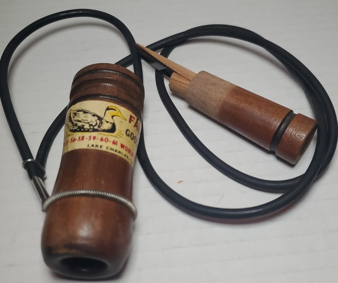 OLD VINTAGE 1960S FAULK'S CH-44 WOODEN GOOSE SINGLE REED CALL WITH LANYARD 