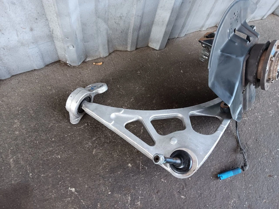 01-06 Juego de puntales de brazo de control de husillo de suspensión delantera izquierda BMW M3 Foto 3 de 4