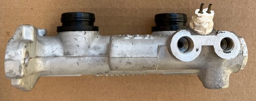 C4 Corvette OEM USED 1986-1987 PBR Master Cylinder #10052280 - Picture 4 of 5