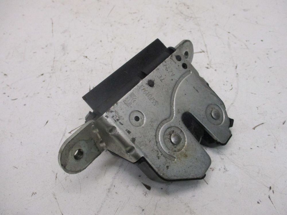 Lock tailgate tailgate lock fits Opel Corsa D 1.2 55701971