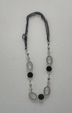 Collier pendentif en argent avec élégance minimaliste