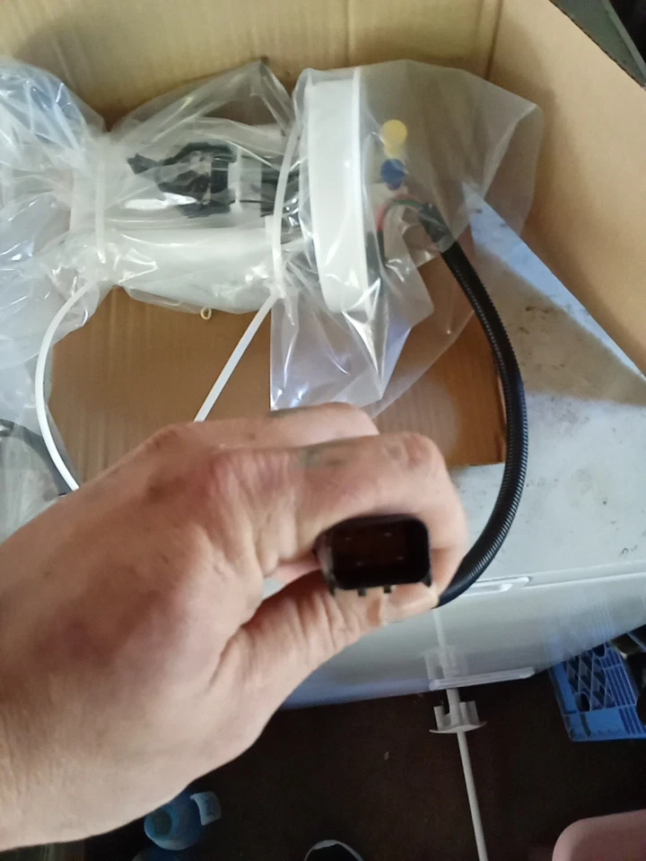 Jeep Grand Cherokee edición especial nuevo Bomba de combustible The Box Foto 3 de 4